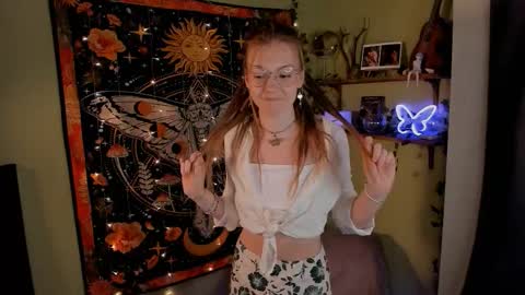 Snapshot of lyra_thenymph chatting on October 2025 01:04:02 AM Lyra online show from October 2025 01:04:02 AM