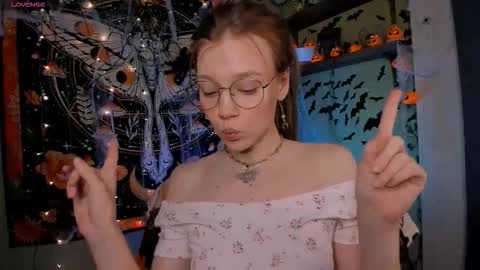 Snapshot of lyra_thenymph chatting on October 2025 02:01:02 PM Lyra online show from October 2025 02:01:02 PM