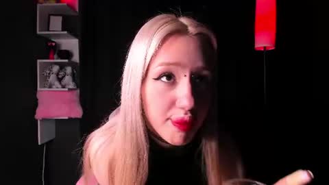 Snapshot of lyra_vie1 chatting on July 2026 05:16:02 PM Lyra 3 online show from July 2026 05:16:02 PM