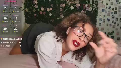 Snapshot of lyracovee chatting on July 2026 12:25:02 AM Lyra online show from July 2026 12:25:02 AM