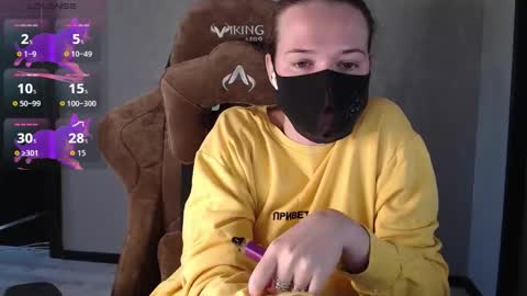 Snapshot of m00n8kiki chatting on September 2025 08:25:01 AM Ksu online show from September 2025 08:25:01 AM