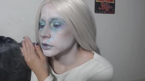 Snapshot of m4ng4b1tch chatting on September 2025 11:09:01 AM m4ng4b1tch online show from September 2025 11:09:01 AM