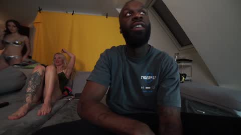 Snapshot of mac_troy chatting on December 2024 08:11:01 PM Mac Troy online show from December 2024 08:11:01 PM