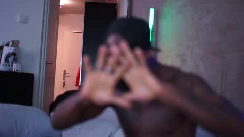 Snapshot of mac_troy chatting on December 2024 08:04:02 PM Mac Troy online show from December 2024 08:04:02 PM