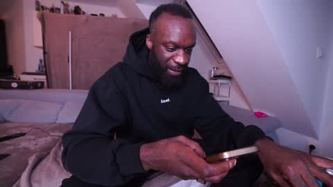 Snapshot of mac_troy chatting on December 2024 04:25:01 PM Mac Troy online show from December 2024 04:25:01 PM