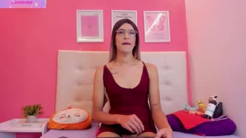 macarena_05_ online show from November 2025 12:33:01 AM