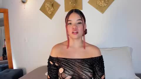 Macarena  online show from October 2025 08:40:01 PM