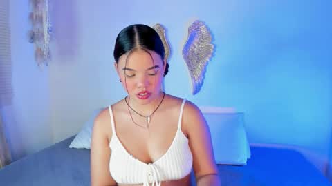 Macarena  online show from October 2025 09:06:01 PM