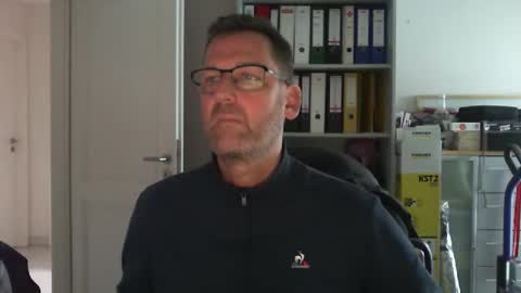 Snapshot of macfly67 chatting on December 2025 09:46:02 AM macfly67 online show from December 2025 09:46:02 AM