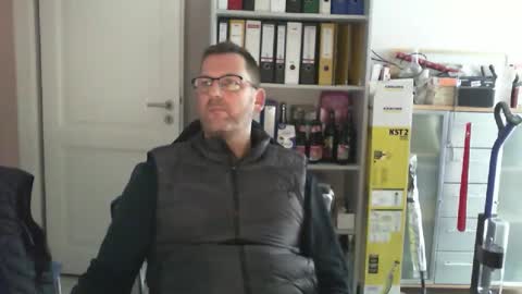 Snapshot of macfly67 chatting on January 2026 12:43:01 PM macfly67 online show from January 2026 12:43:01 PM