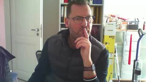 Snapshot of macfly67 chatting on January 2026 08:18:01 AM macfly67 online show from January 2026 08:18:01 AM