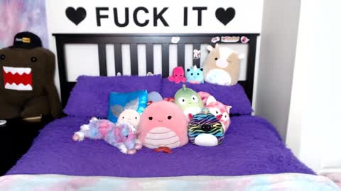 Mackenzie Wolfe online show from September 2025 06:16:02 AM