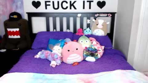 Mackenzie Wolfe online show from November 2025 03:31:02 AM