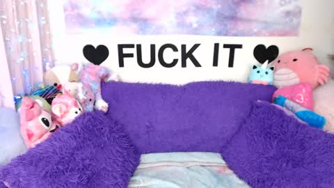 Mackenzie Wolfe online show from April 2026 04:08:02 AM