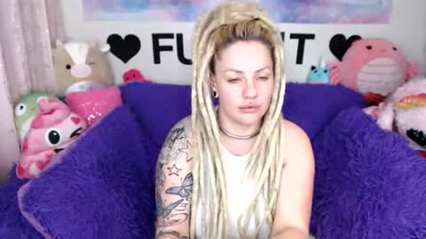 Mackenzie Wolfe online show from June 2026 04:10:02 AM