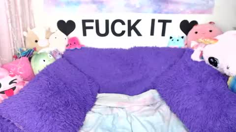 Mackenzie Wolfe online show from June 2026 04:55:01 AM