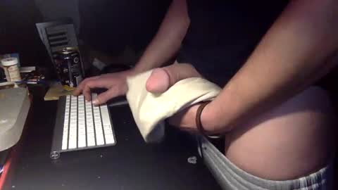 Snapshot of maclowe chatting on November 2025 09:31:02 AM MacLowe online show from November 2025 09:31:02 AM