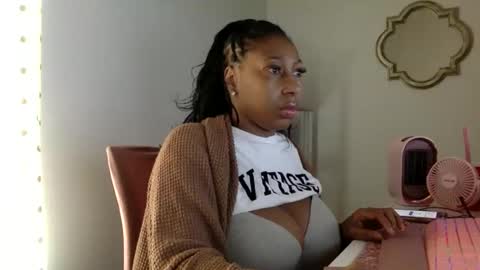 madam_glam online show from April 2026 04:22:01 PM