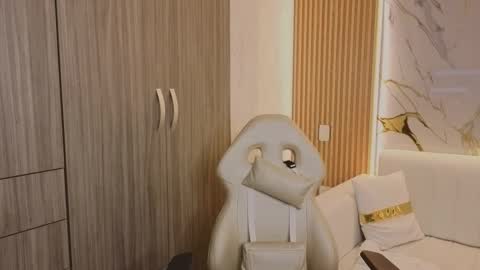 Madam Hott  online show from October 2025 03:40:02 AM