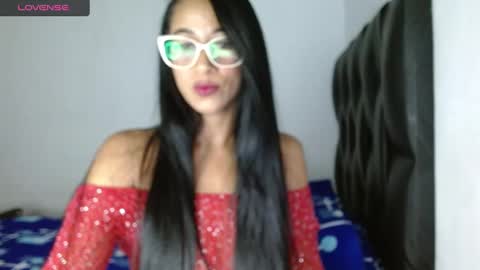 Snapshot of madam_klauss chatting on January 2025 10:02:01 AM EMILY online show from January 2025 10:02:01 AM