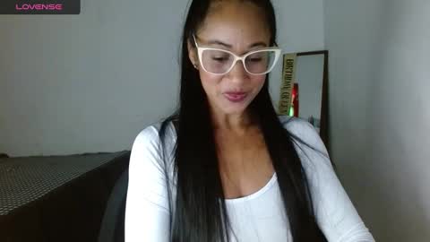Snapshot of madam_klauss chatting on February 2025 09:28:01 PM EMILY online show from February 2025 09:28:01 PM