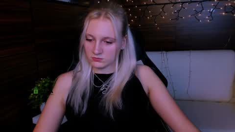 Snapshot of madam_ulis chatting on January 2025 05:39:01 PM Ulis online show from January 2025 05:39:01 PM