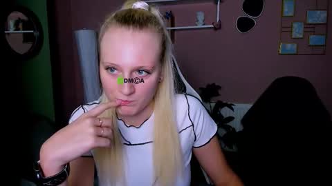 Snapshot of madam_ulis chatting on November 2025 02:19:01 PM Ulis online show from November 2025 02:19:01 PM