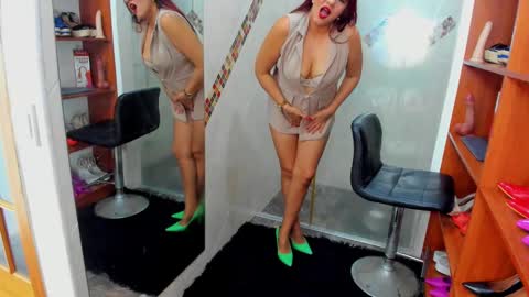 Snapshot of madameheels_ chatting on February 2025 02:35:02 PM Madame Carla online show from February 2025 02:35:02 PM