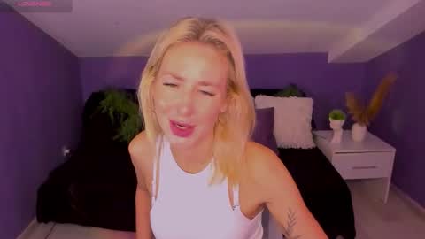 Evelyn online show from October 2025 06:23:02 AM