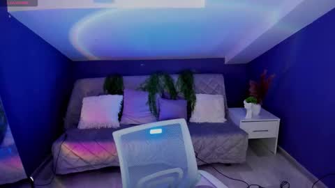 Evelyn online show from October 2025 06:34:01 AM