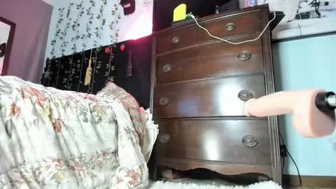 Snapshot of maddi_avalon chatting on February 2026 01:07:02 PM Maddi Avalon online show from February 2026 01:07:02 PM