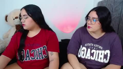 Snapshot of maddie_and_chelsea_ chatting on January 2025 02:11:02 AM Maddie and Chelsea online show from January 2025 02:11:02 AM