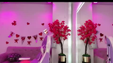 maddie_t18 online show from February 2026 11:28:02 AM