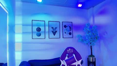 maddie_t18 online show from May 2026 12:10:01 PM