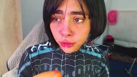 maddiie and clyde online show from September 2025 04:44:02 PM