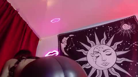 Snapshot of maddilust chatting on February 2026 02:04:02 PM Miss Lust online show from February 2026 02:04:02 PM