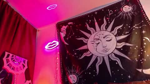 Snapshot of maddilust chatting on March 2026 01:51:03 PM Miss Lust online show from March 2026 01:51:03 PM