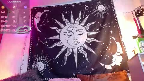 Snapshot of maddilust chatting on March 2026 04:40:01 AM Miss Lust online show from March 2026 04:40:01 AM