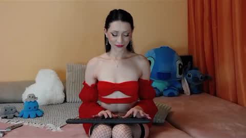 Snapshot of maddison_summer chatting on February 2025 10:48:01 PM Maddison Summer online show from February 2025 10:48:01 PM