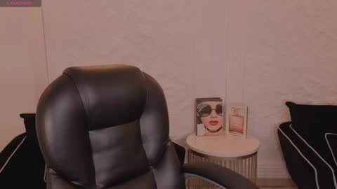 Maddison online show from May 2026 07:19:02 PM