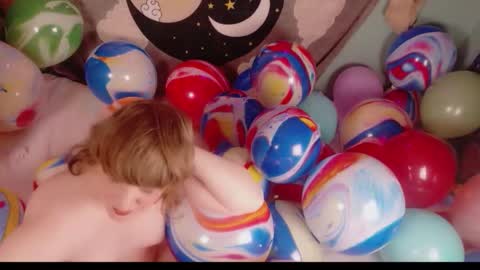 Maddy Cat online show from December 2025 02:11:01 PM