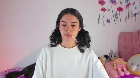 Snapshot of maddy_parker__ chatting on April 2026 10:33:02 PM maddy_parker__ online show from April 2026 10:33:02 PM