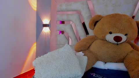 Snapshot of maddycrofft chatting on January 2025 03:25:02 PM Maddy Crofft online show from January 2025 03:25:02 PM