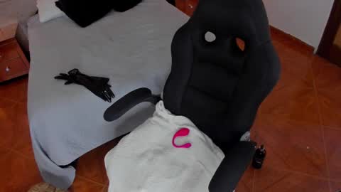 Snapshot of maddycrofft chatting on February 2025 08:28:02 PM Maddy Crofft online show from February 2025 08:28:02 PM