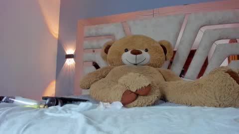 Snapshot of maddycrofft chatting on March 2025 05:22:02 PM Maddy Crofft online show from March 2025 05:22:02 PM