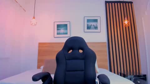 Snapshot of maddycrofft chatting on September 2025 11:37:02 AM Maddy Crofft online show from September 2025 11:37:02 AM