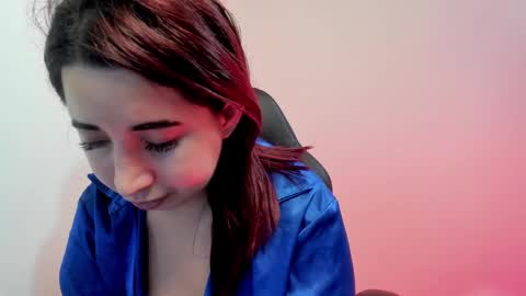 Snapshot of madelaine_blosson chatting on December 2024 11:33:01 AM Madelaine online show from December 2024 11:33:01 AM