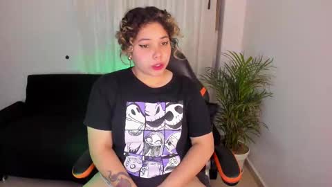 Snapshot of madelaine_taylor chatting on January 2025 09:11:01 AM madelaine_taylor online show from January 2025 09:11:01 AM