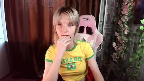 Snapshot of madelaines chatting on April 2026 04:26:01 AM madelaines online show from April 2026 04:26:01 AM