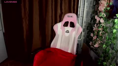 Snapshot of madelaines chatting on May 2026 04:37:01 PM madelaines online show from May 2026 04:37:01 PM